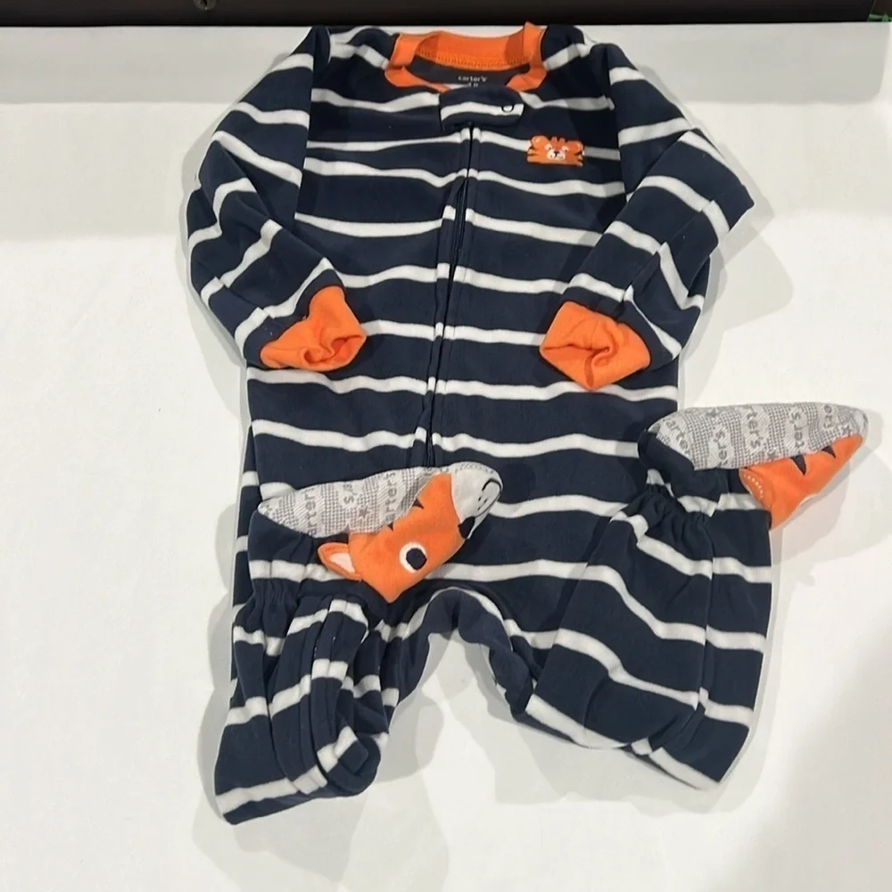 Carters 18 month baby bundle. FIVE ITEMS